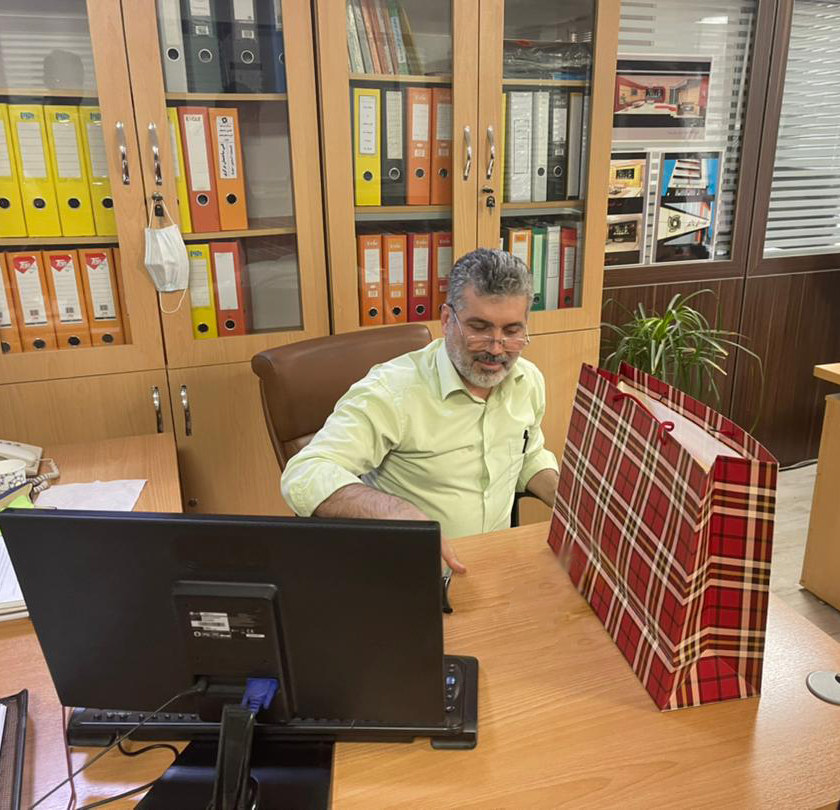اهدای هدایای روز دانش آموز
